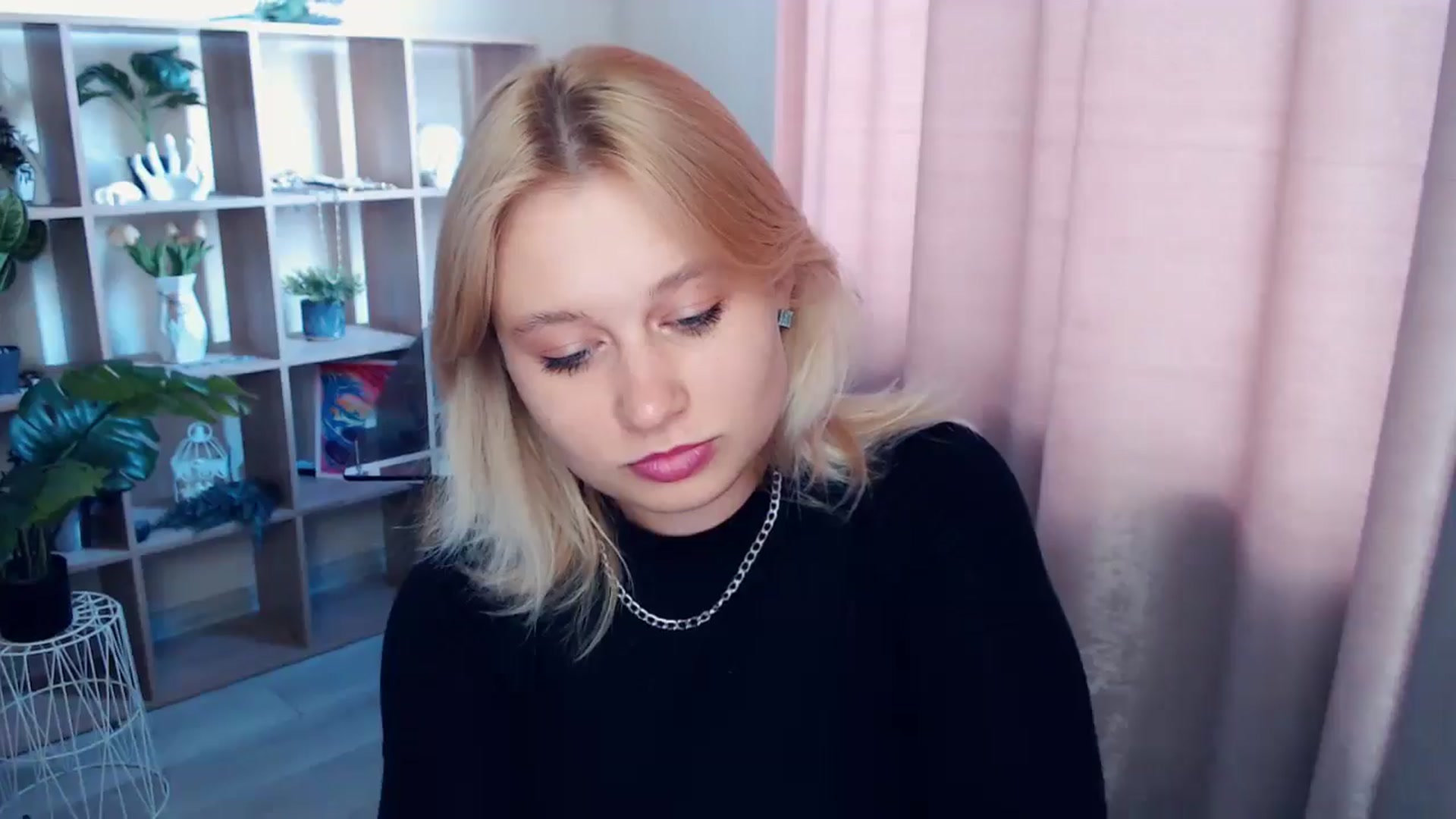 Gallery image thumbnail from Kukla_kolduna's myfreecams stream on, 05/04/2025, 14:07 image 13 of 20