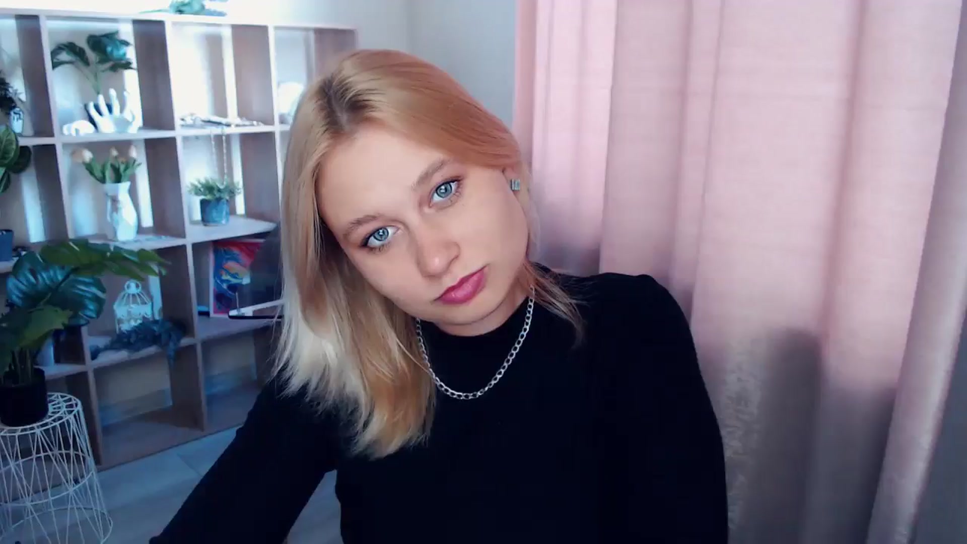 Gallery image thumbnail from Kukla_kolduna's myfreecams stream on, 05/04/2025, 14:07 image 12 of 20