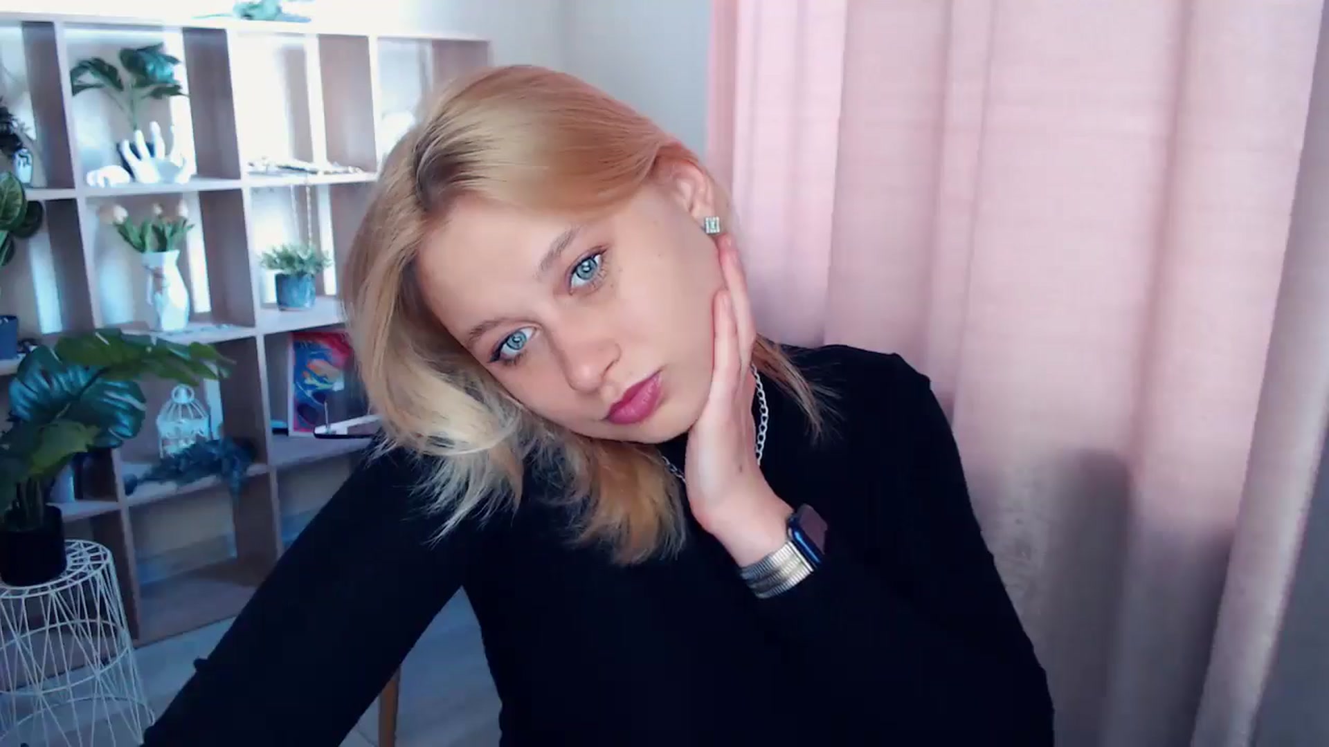 Gallery image thumbnail from Kukla_kolduna's myfreecams stream on, 05/04/2025, 14:07 image 11 of 20