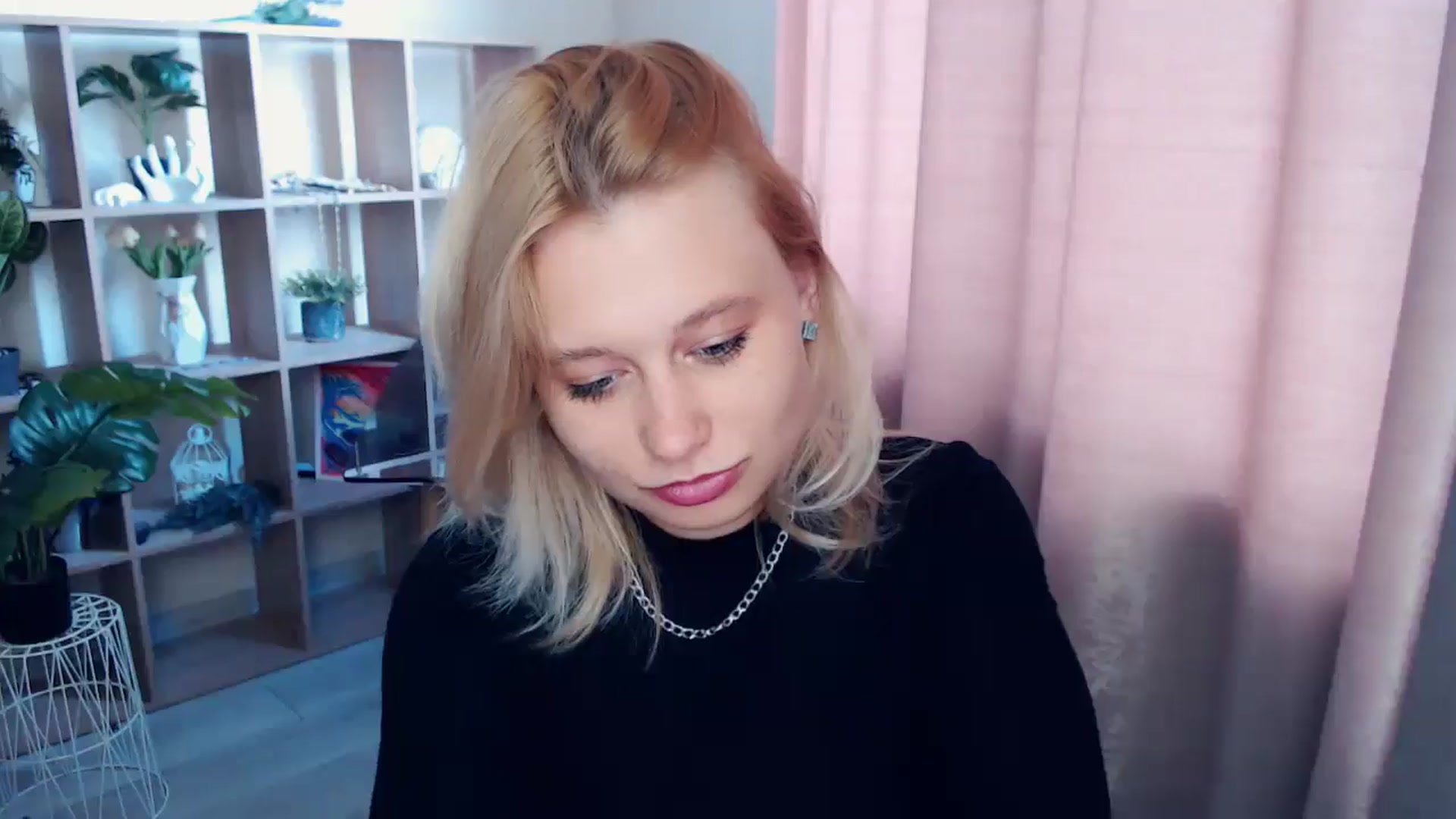 Gallery image thumbnail from Kukla_kolduna's myfreecams stream on, 05/04/2025, 14:07 image 16 of 20