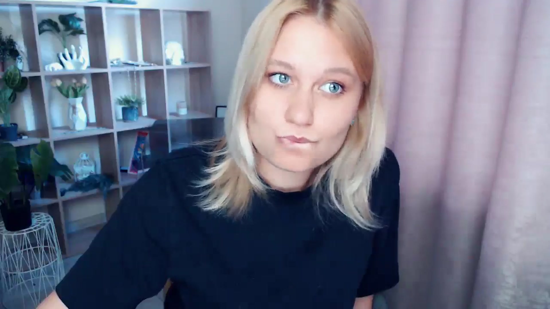 Gallery image thumbnail from Kukla_kolduna's myfreecams stream on, 05/07/2025, 17:24 image 10 of 20