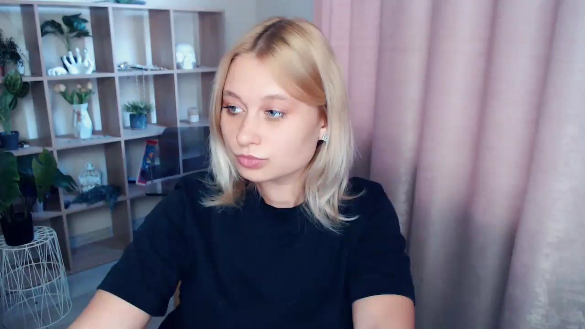 Gallery image thumbnail from Kukla_kolduna's myfreecams stream on, 05/07/2025, 17:24 image 13 of 20
