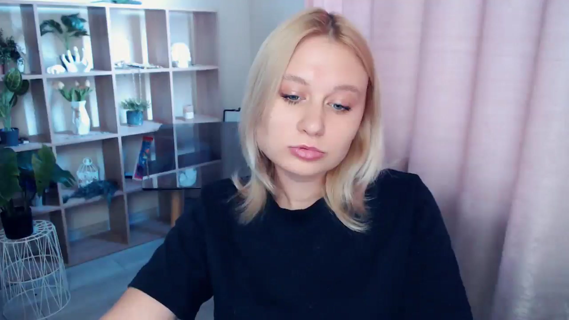Gallery image thumbnail from Kukla_kolduna's myfreecams stream on, 05/07/2025, 17:24 image 5 of 20