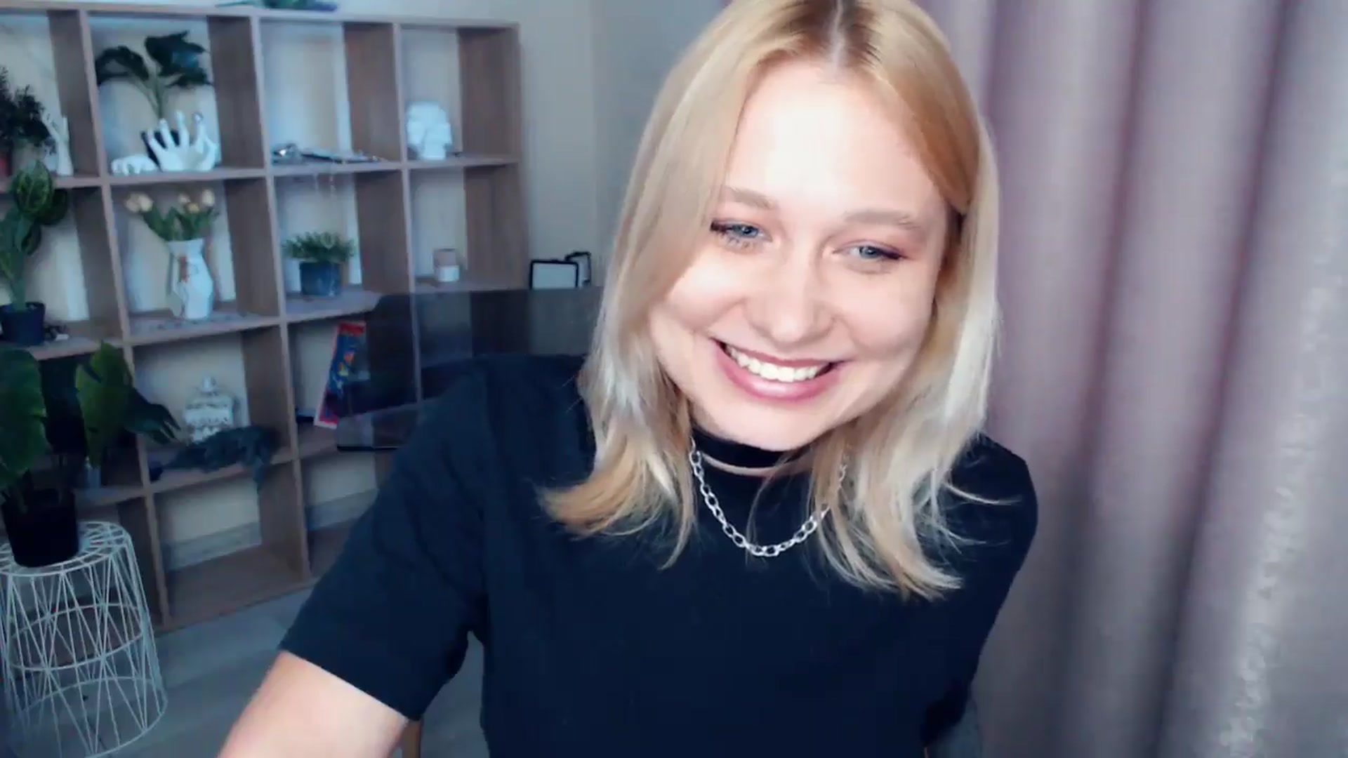 Gallery image thumbnail from Kukla_kolduna's myfreecams stream on, 05/07/2025, 17:24 image 18 of 20