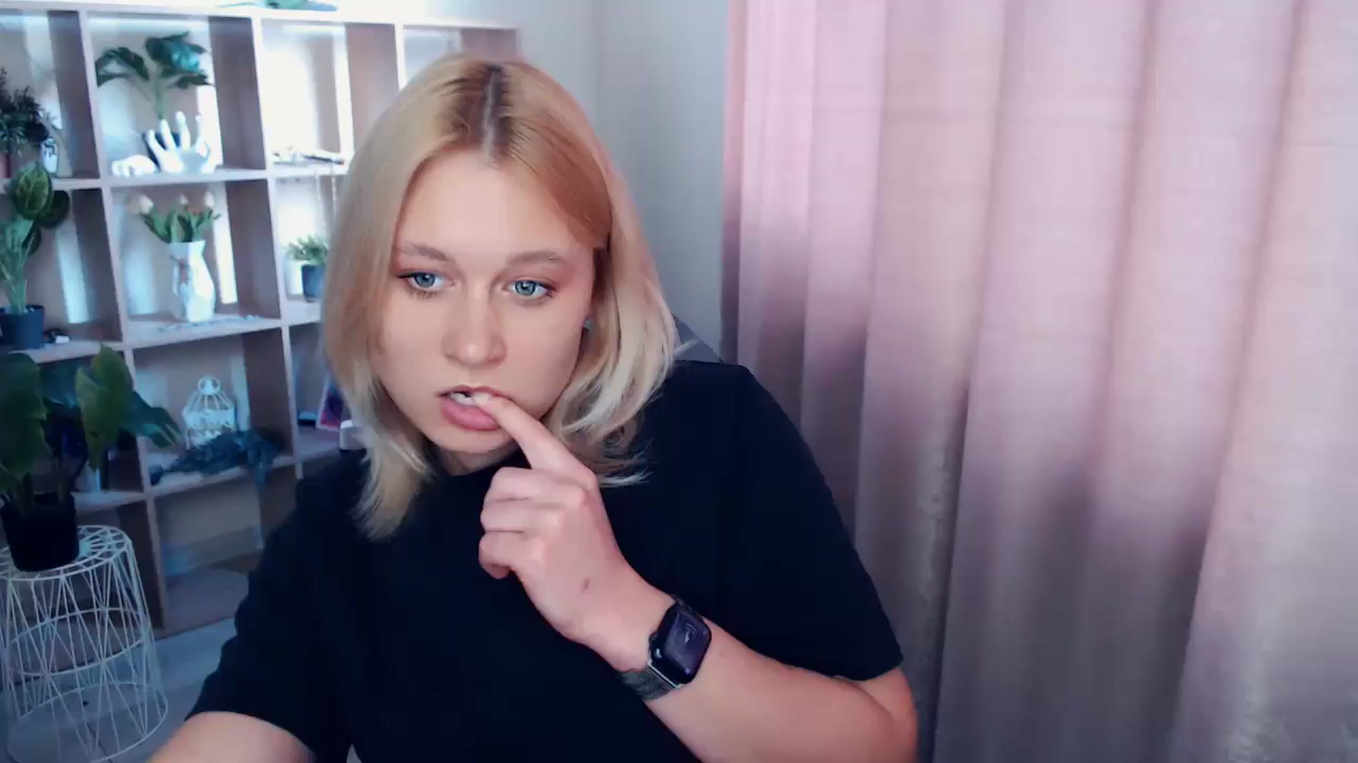 Gallery image thumbnail from Kukla_kolduna's myfreecams stream on, 05/07/2025, 17:24 image 3 of 20