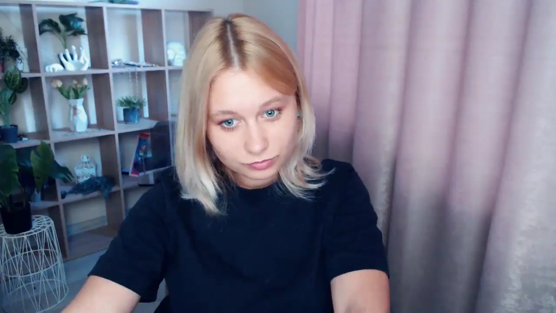 Gallery image thumbnail from Kukla_kolduna's myfreecams stream on, 05/07/2025, 17:24 image 12 of 20