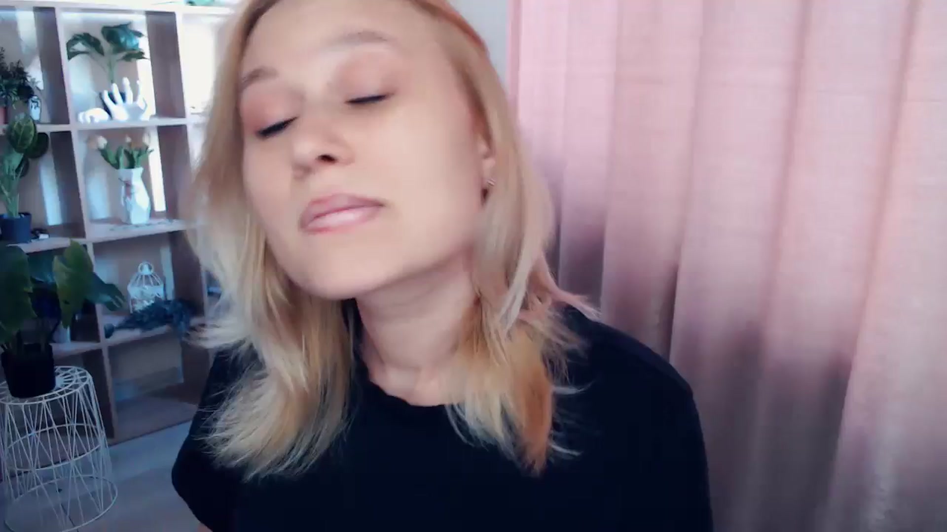 Gallery image thumbnail from Kukla_kolduna's myfreecams stream on, 05/07/2025, 17:24 image 1 of 20