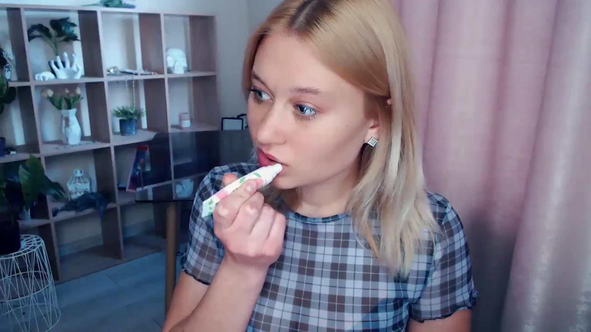 Gallery image thumbnail from Kukla_kolduna's myfreecams stream on, 05/08/2025, 18:02 image 7 of 20