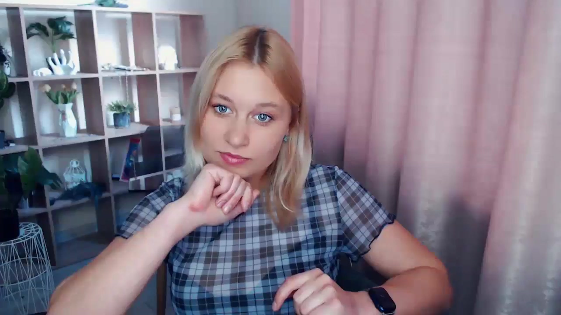 Gallery image thumbnail from Kukla_kolduna's myfreecams stream on, 05/08/2025, 18:02 image 11 of 20