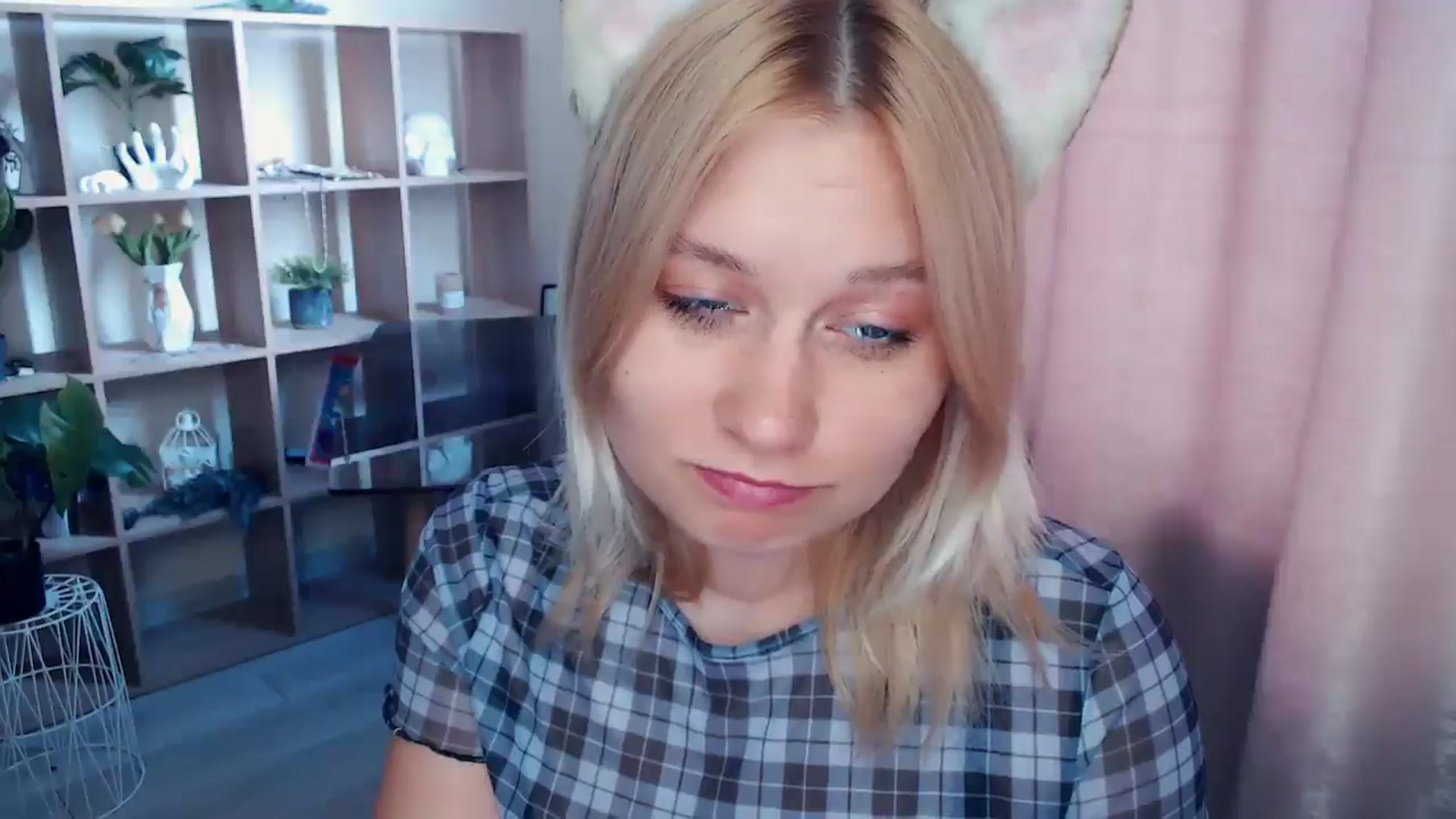 Gallery image thumbnail from Kukla_kolduna's myfreecams stream on, 05/08/2025, 18:02 image 4 of 20