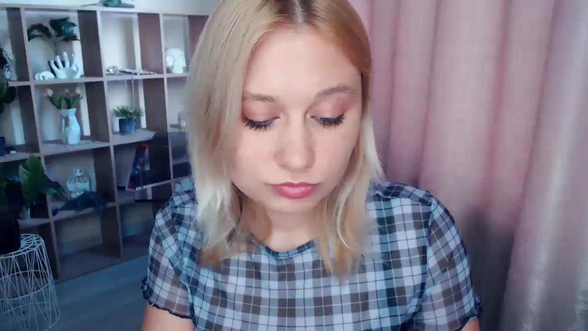 Gallery image thumbnail from Kukla_kolduna's myfreecams stream on, 05/08/2025, 18:02 image 8 of 20