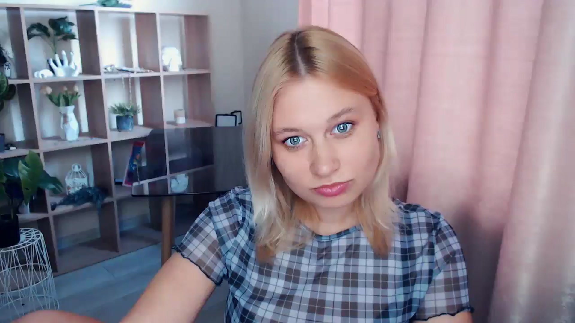 Gallery image thumbnail from Kukla_kolduna's myfreecams stream on, 05/08/2025, 18:02 image 9 of 20