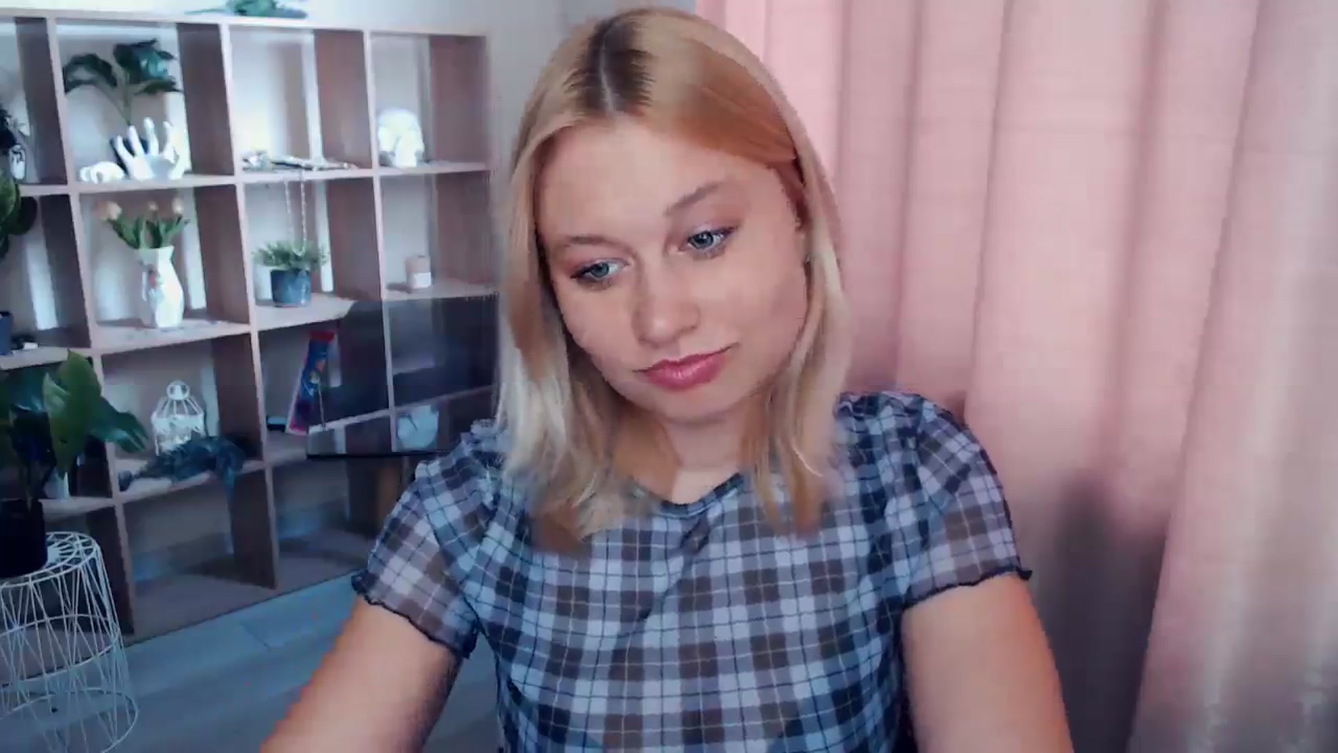 Gallery image thumbnail from Kukla_kolduna's myfreecams stream on, 05/08/2025, 18:02 image 10 of 20