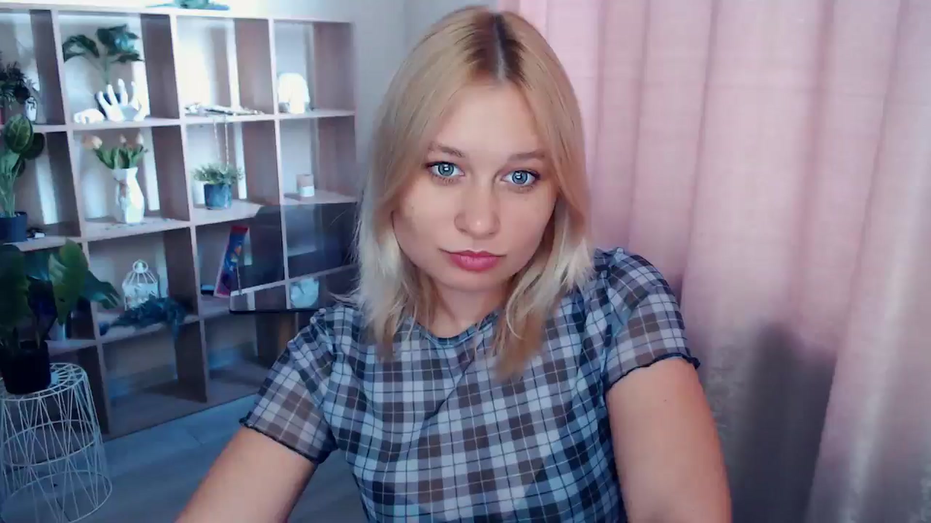 Gallery image thumbnail from Kukla_kolduna's myfreecams stream on, 05/08/2025, 18:02 image 2 of 20