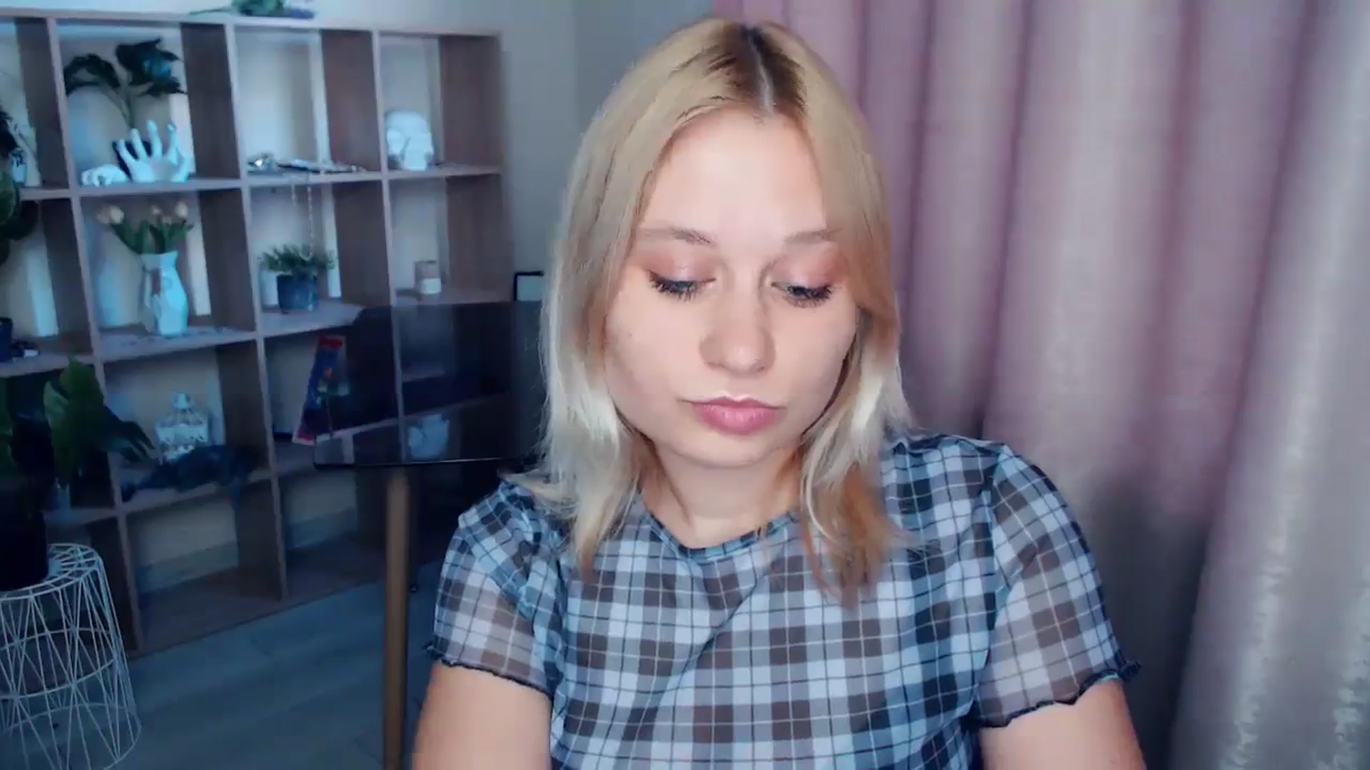 Gallery image thumbnail from Kukla_kolduna's myfreecams stream on, 05/08/2025, 18:02 image 14 of 20