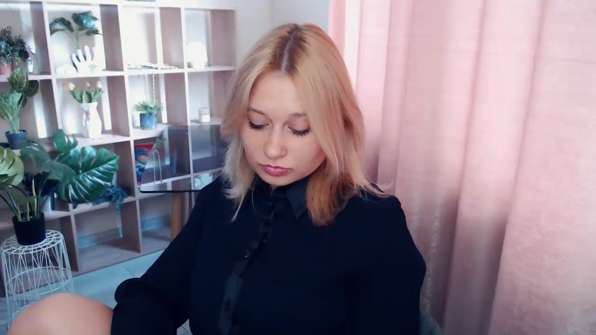 Gallery image thumbnail from Kukla_kolduna's myfreecams stream on, 05/10/2025, 16:01 image 5 of 20