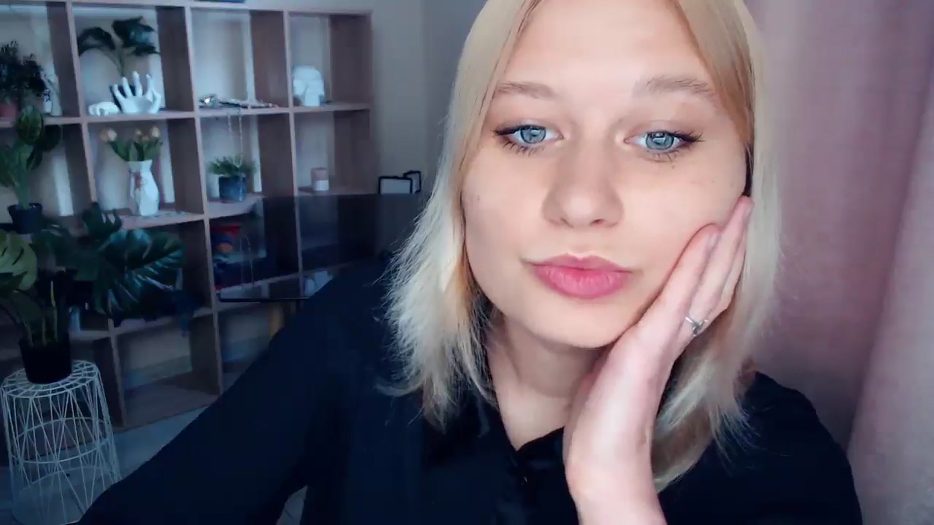 Gallery image thumbnail from Kukla_kolduna's myfreecams stream on, 05/10/2025, 16:01 image 17 of 20