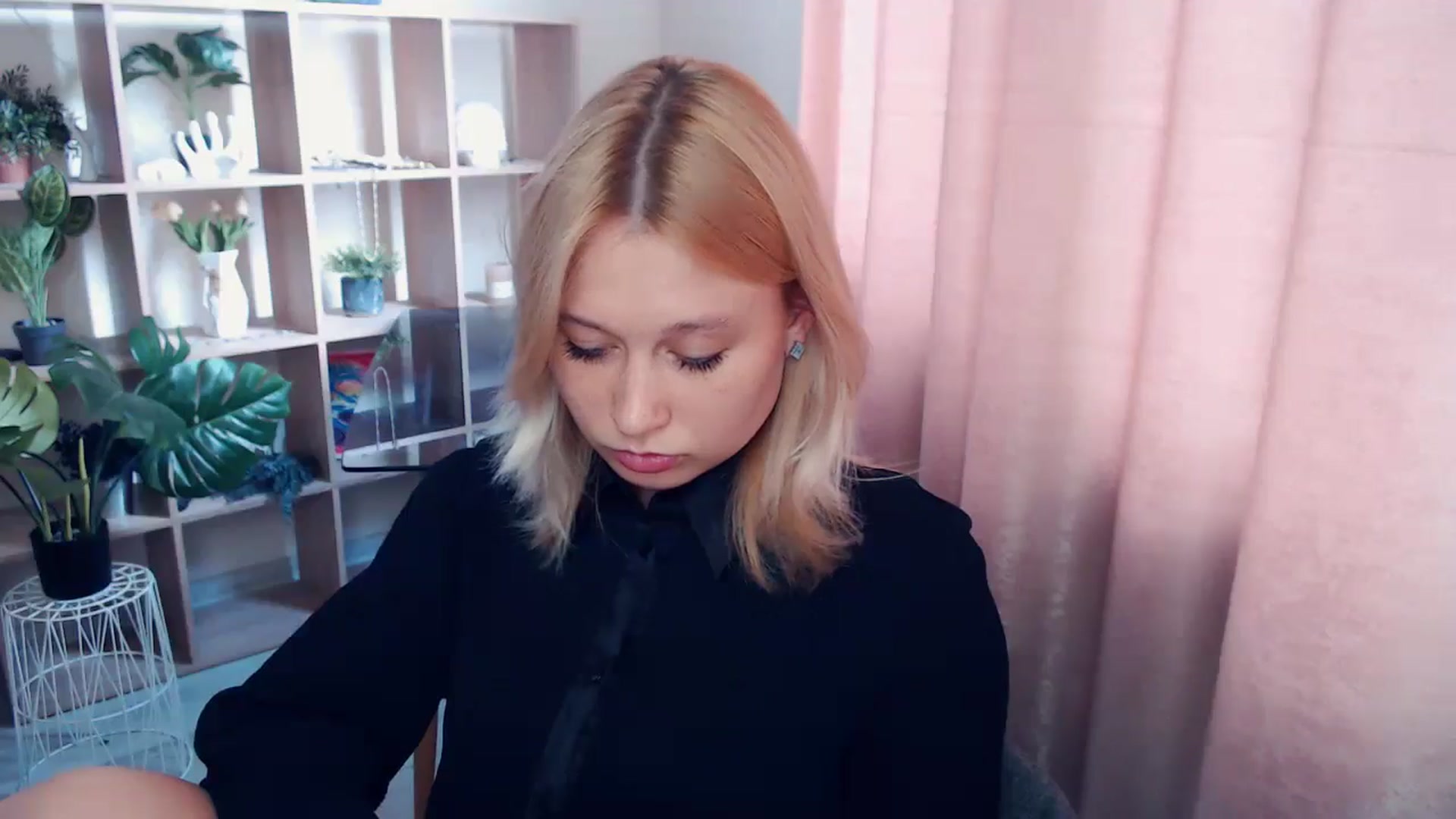 Gallery image thumbnail from Kukla_kolduna's myfreecams stream on, 05/10/2025, 16:01 image 4 of 20