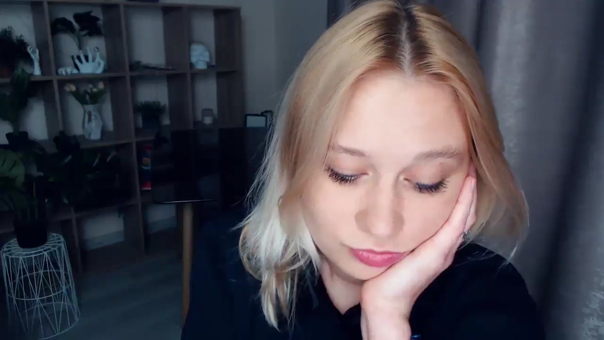 Gallery image thumbnail from Kukla_kolduna's myfreecams stream on, 05/10/2025, 18:09 image 14 of 20