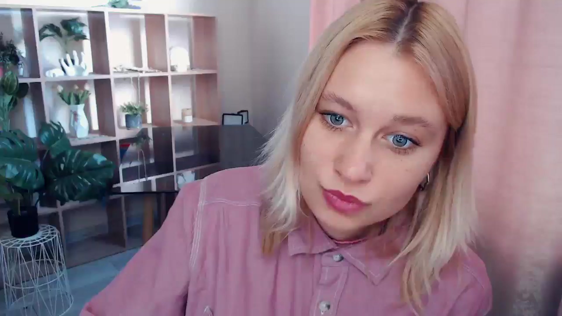 Gallery image thumbnail from Kukla_kolduna's myfreecams stream on, 05/11/2025, 16:11 image 18 of 20