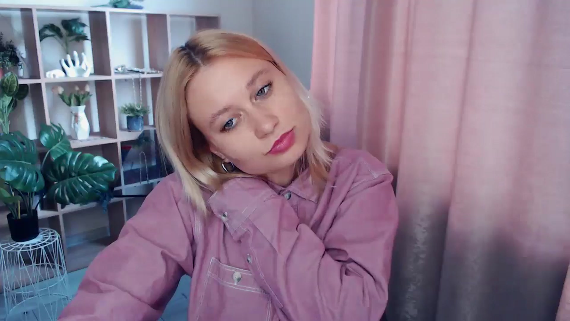 Gallery image thumbnail from Kukla_kolduna's myfreecams stream on, 05/11/2025, 16:11 image 3 of 20