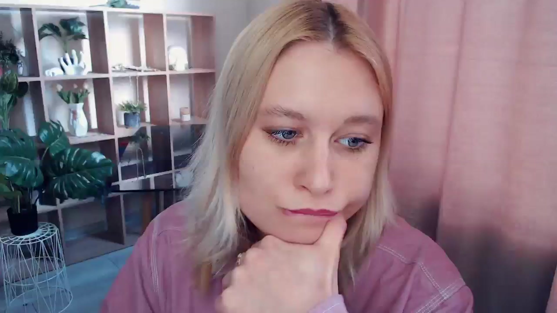 Gallery image thumbnail from Kukla_kolduna's myfreecams stream on, 05/11/2025, 16:11 image 13 of 20