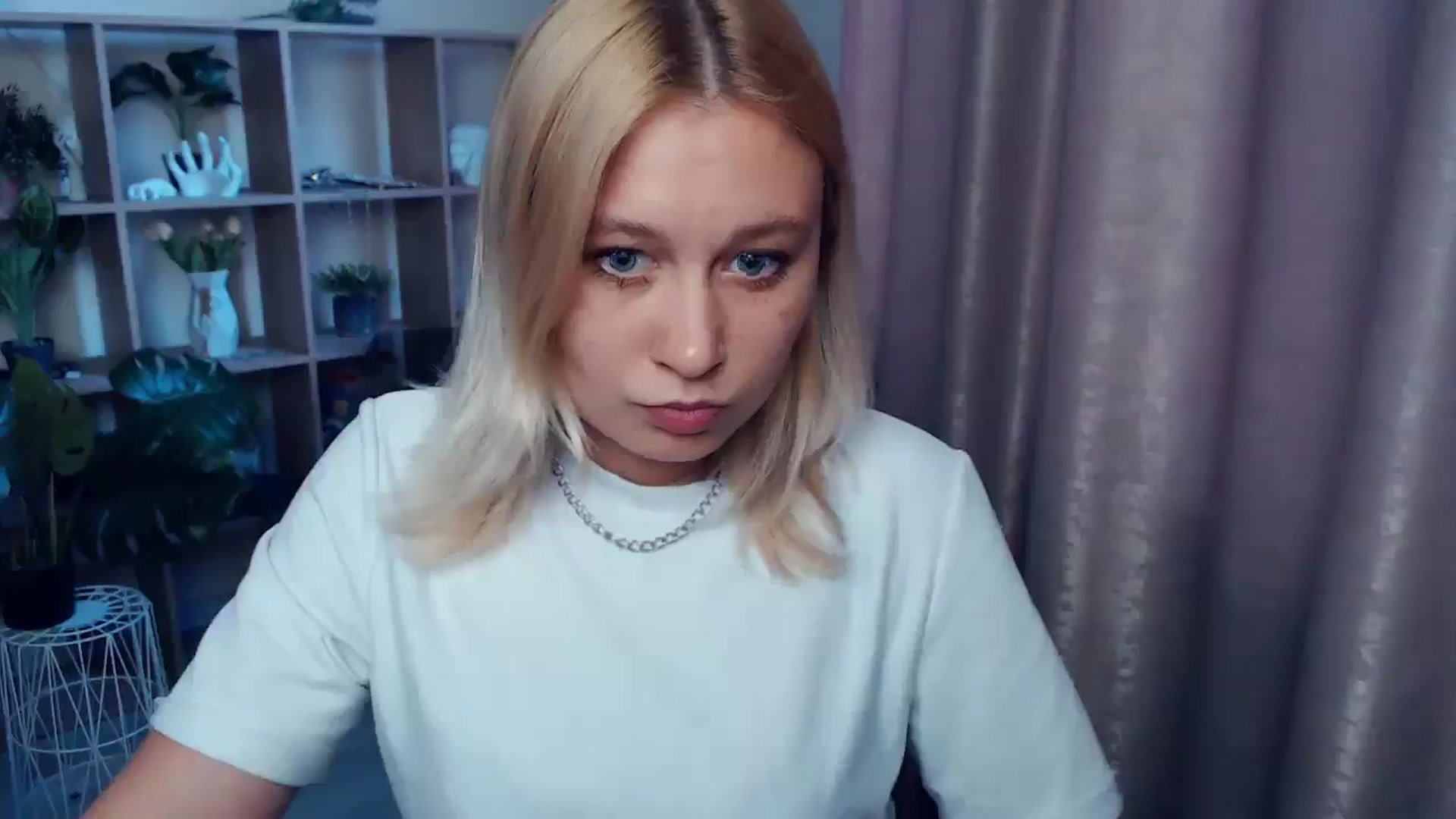Gallery image thumbnail from Kukla_kolduna's myfreecams stream on, 05/14/2025, 17:42 image 16 of 20