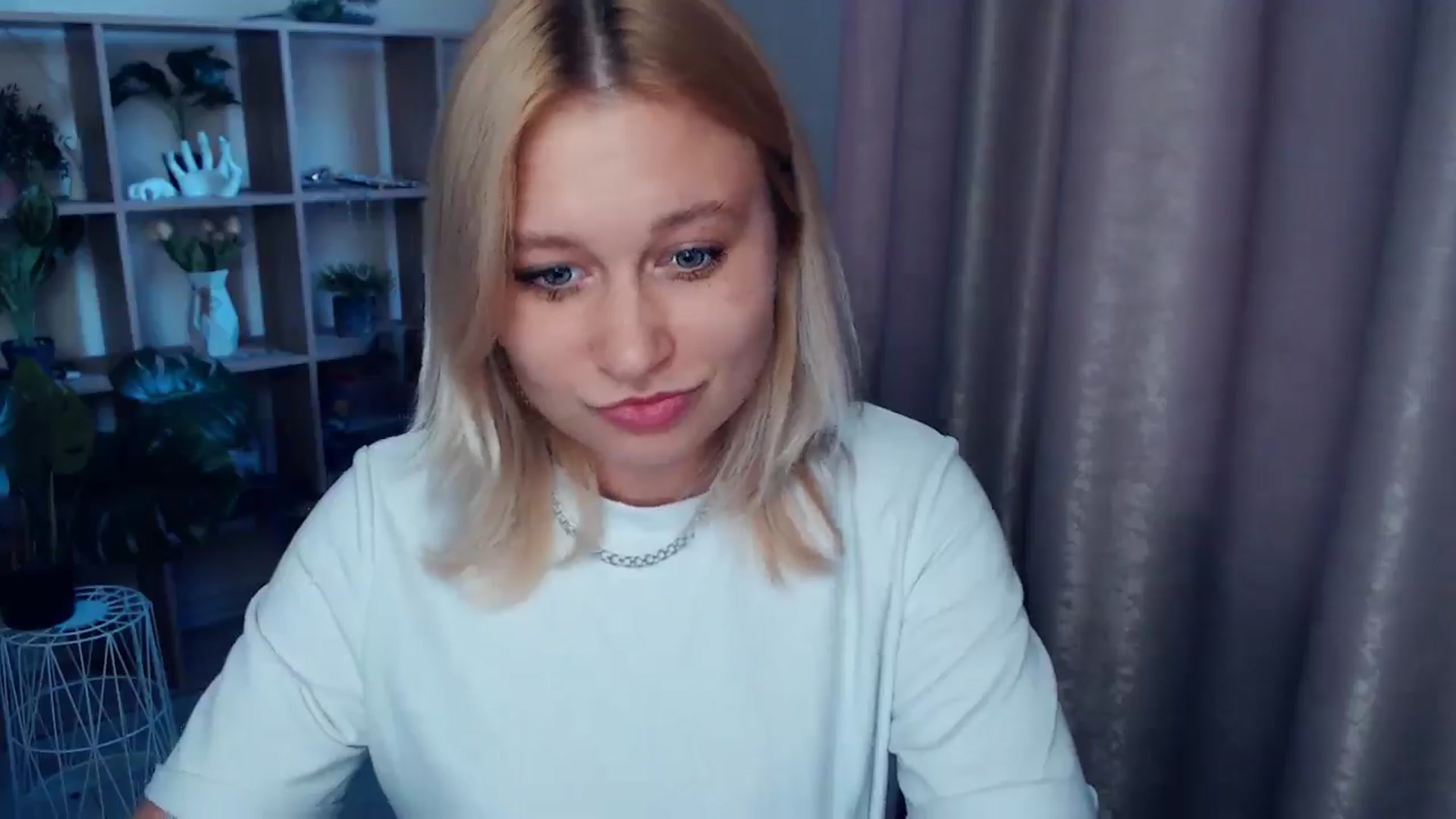 Gallery image thumbnail from Kukla_kolduna's myfreecams stream on, 05/14/2025, 17:42 image 15 of 20
