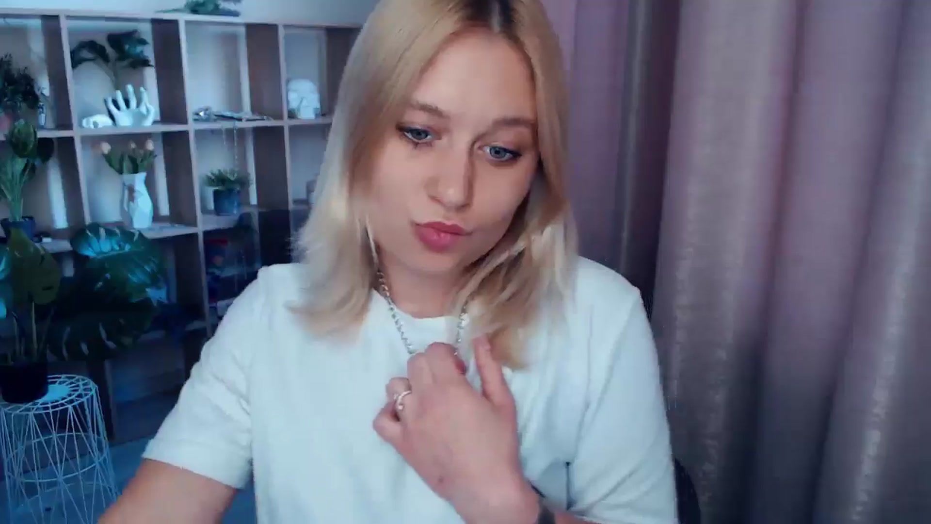 Gallery image thumbnail from Kukla_kolduna's myfreecams stream on, 05/14/2025, 17:42 image 10 of 20