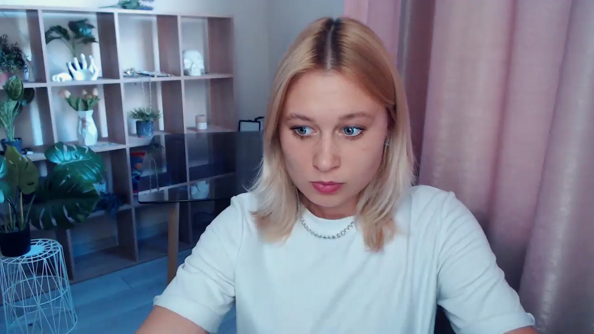Gallery image thumbnail from Kukla_kolduna's myfreecams stream on, 05/14/2025, 17:42 image 7 of 20