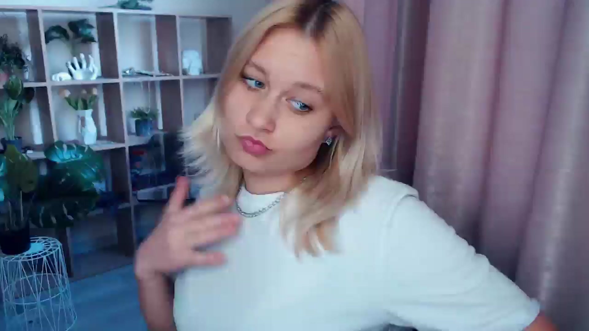 Gallery image thumbnail from Kukla_kolduna's myfreecams stream on, 05/14/2025, 17:42 image 9 of 20