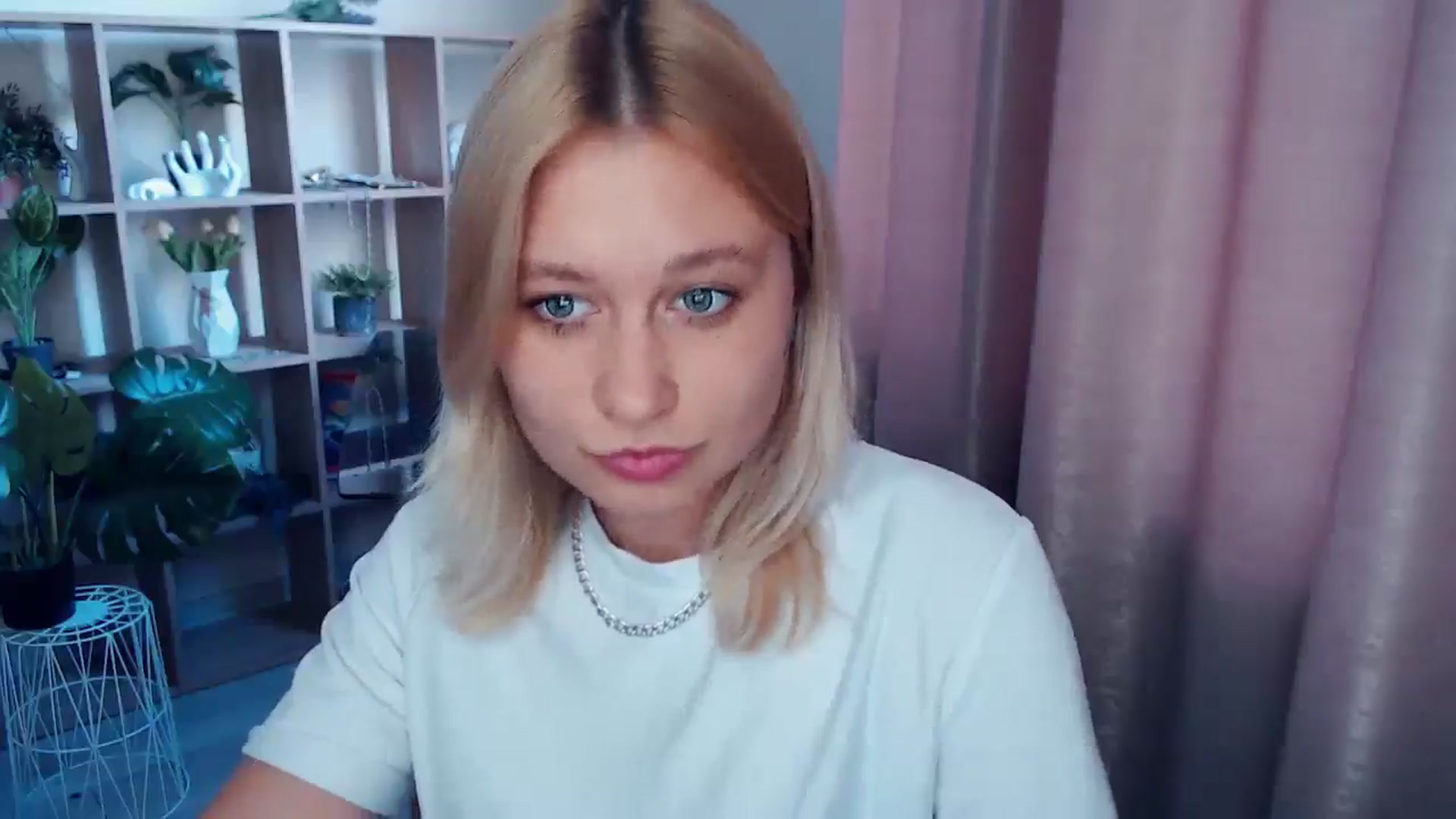 Gallery image thumbnail from Kukla_kolduna's myfreecams stream on, 05/14/2025, 17:42 image 6 of 20