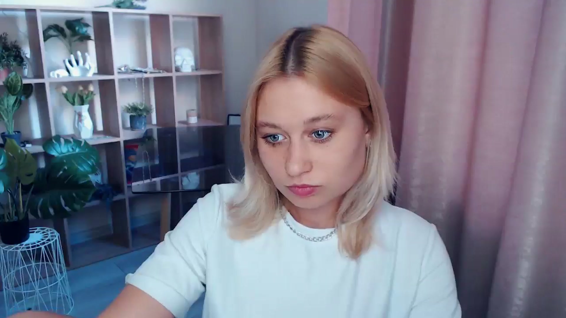 Gallery image thumbnail from Kukla_kolduna's myfreecams stream on, 05/14/2025, 17:42 image 8 of 20