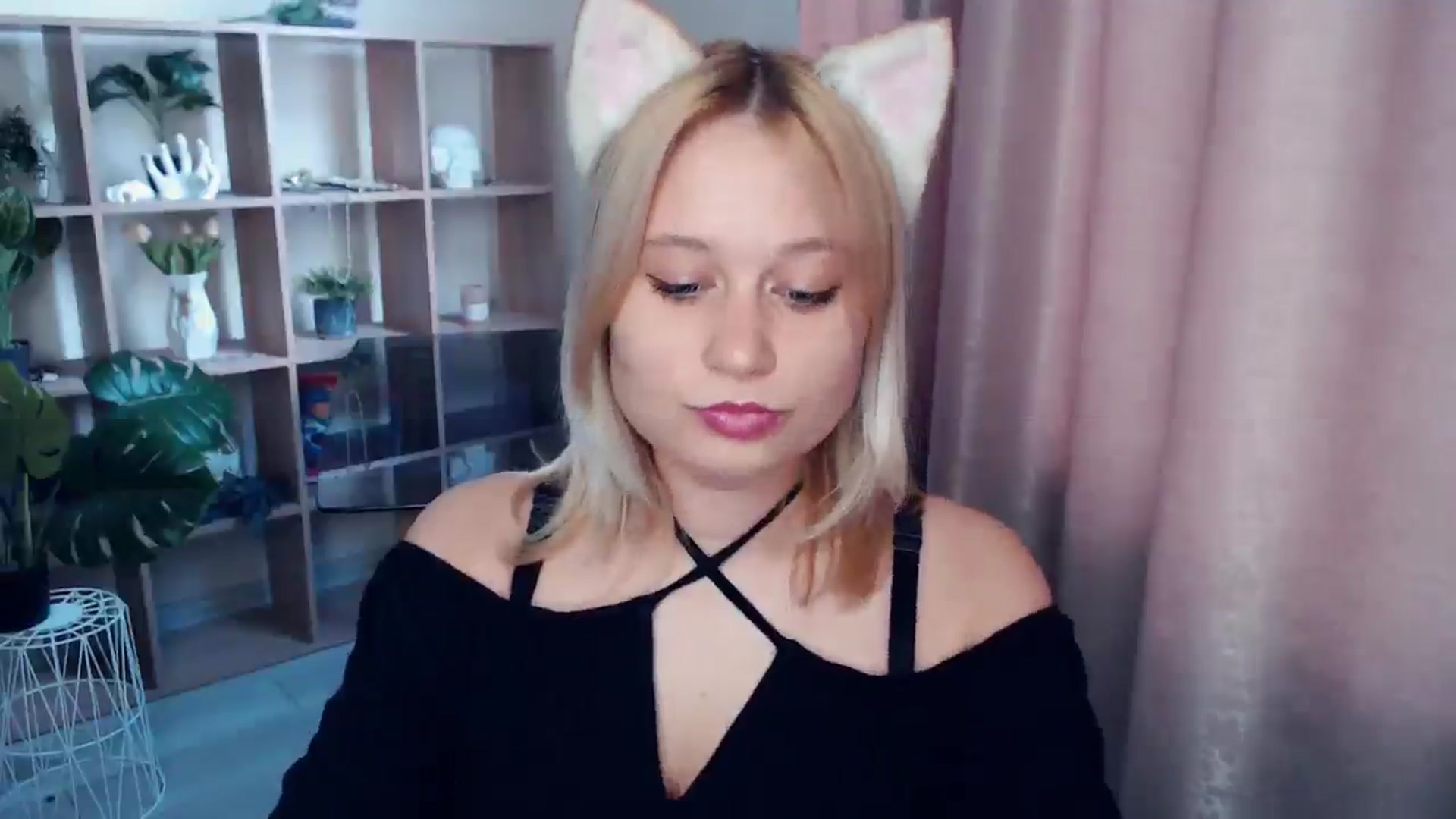 Gallery image thumbnail from Kukla_kolduna's myfreecams stream on, 05/15/2025, 15:49 image 16 of 20