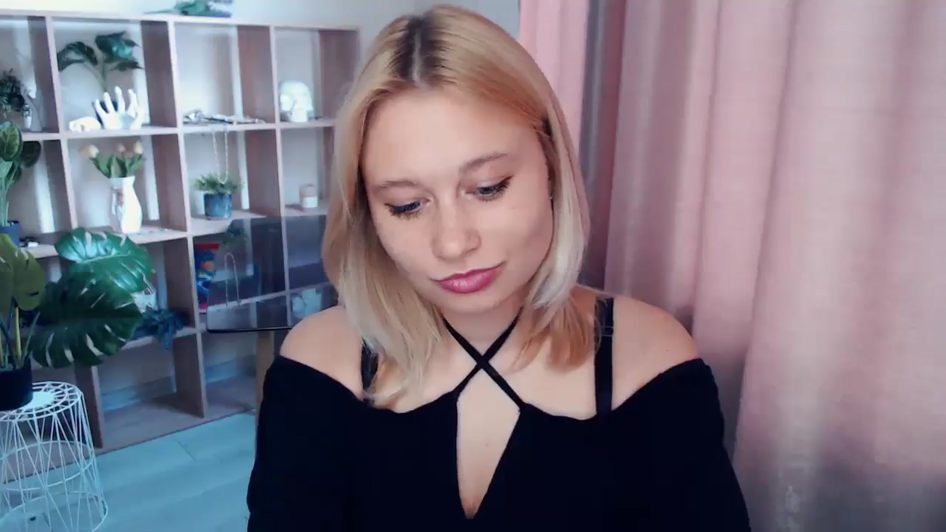 Gallery image thumbnail from Kukla_kolduna's myfreecams stream on, 05/15/2025, 15:49 image 20 of 20