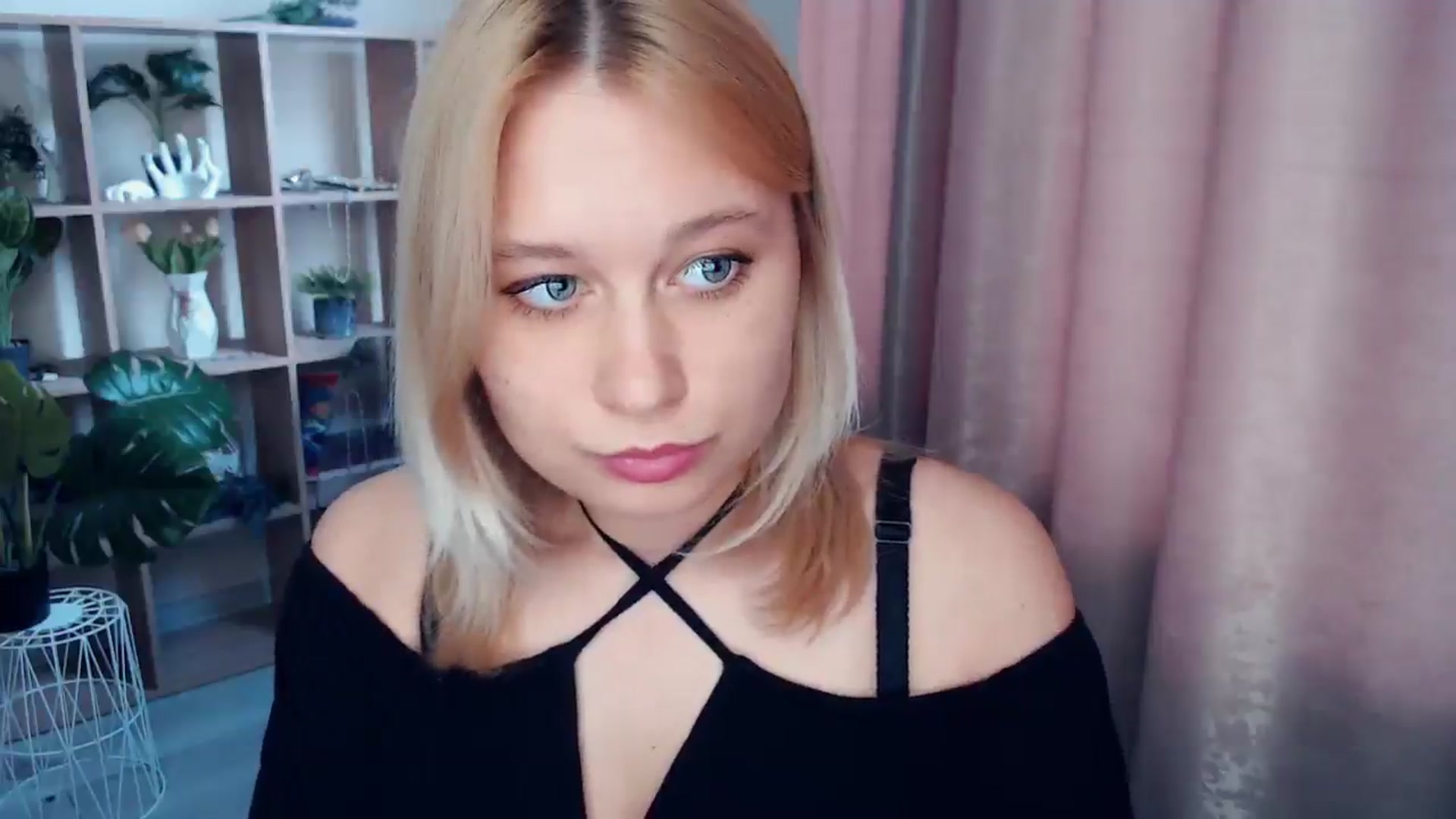 Gallery image thumbnail from Kukla_kolduna's myfreecams stream on, 05/15/2025, 15:49 image 12 of 20