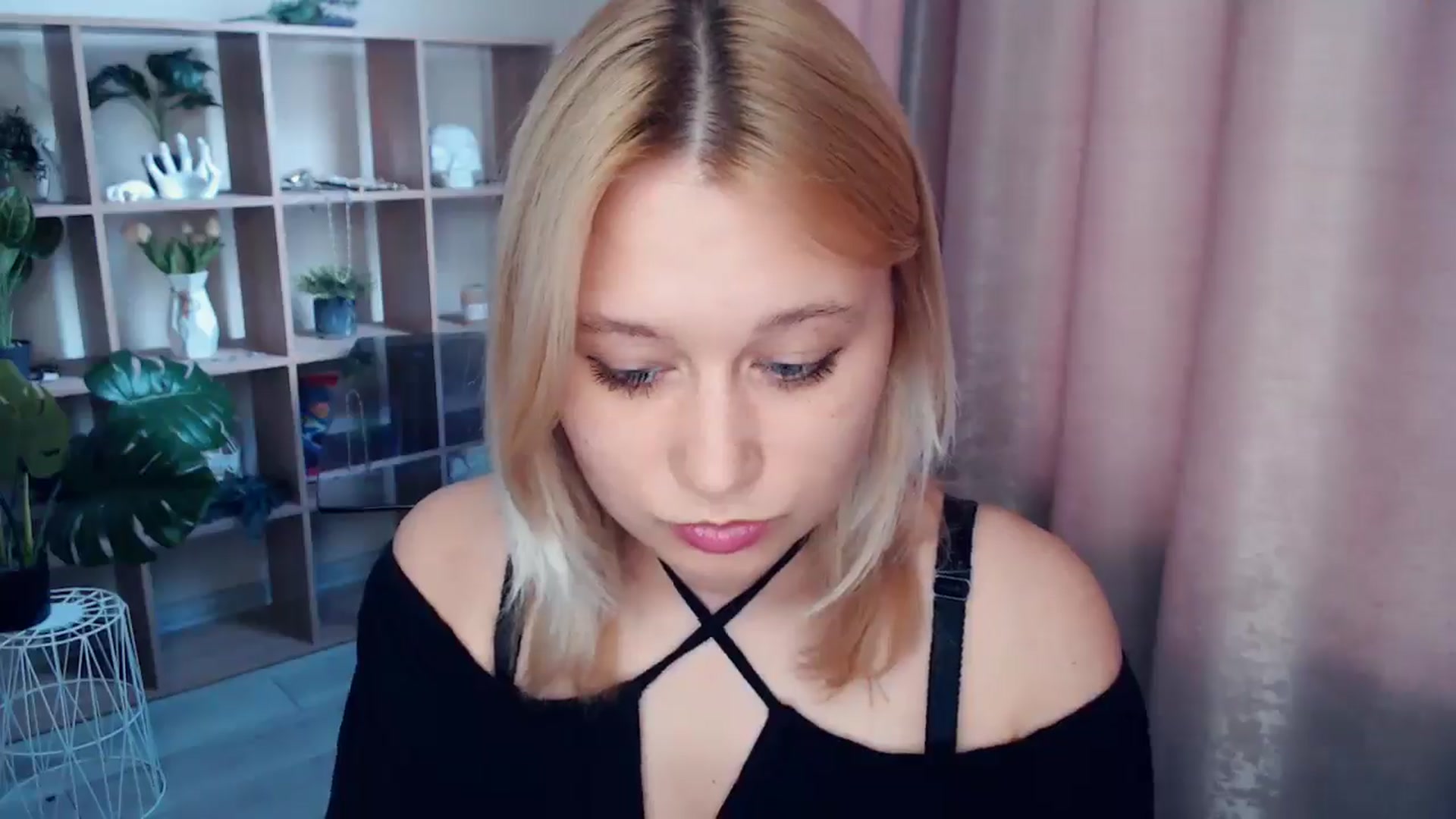 Gallery image thumbnail from Kukla_kolduna's myfreecams stream on, 05/15/2025, 15:49 image 10 of 20