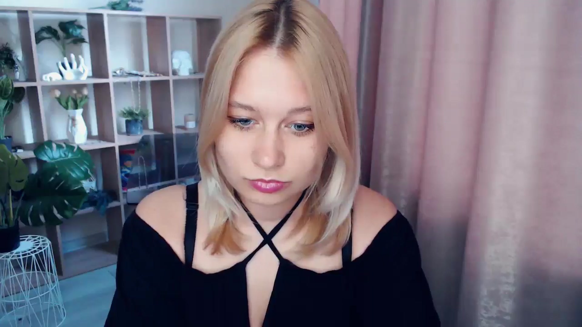 Gallery image thumbnail from Kukla_kolduna's myfreecams stream on, 05/15/2025, 15:49 image 2 of 20