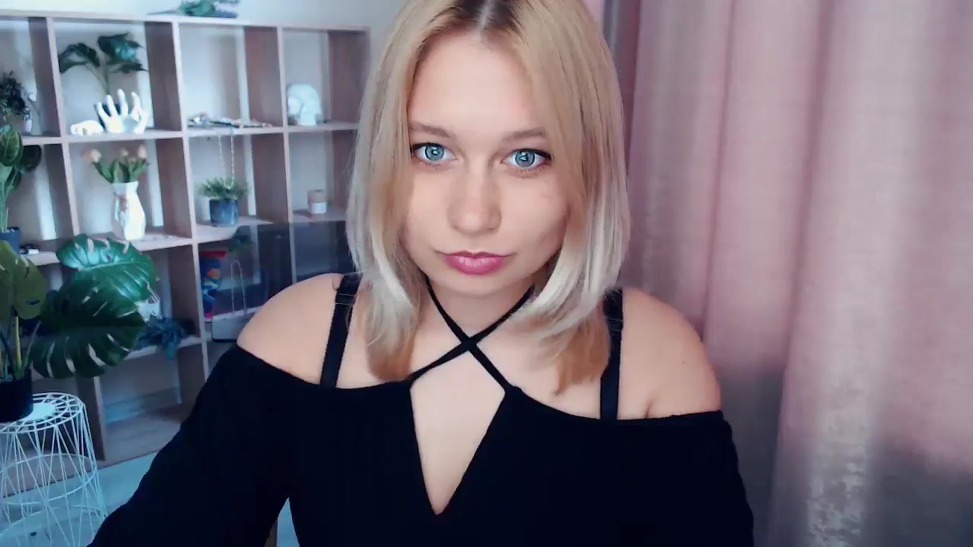 Gallery image thumbnail from Kukla_kolduna's myfreecams stream on, 05/15/2025, 15:49 image 5 of 20
