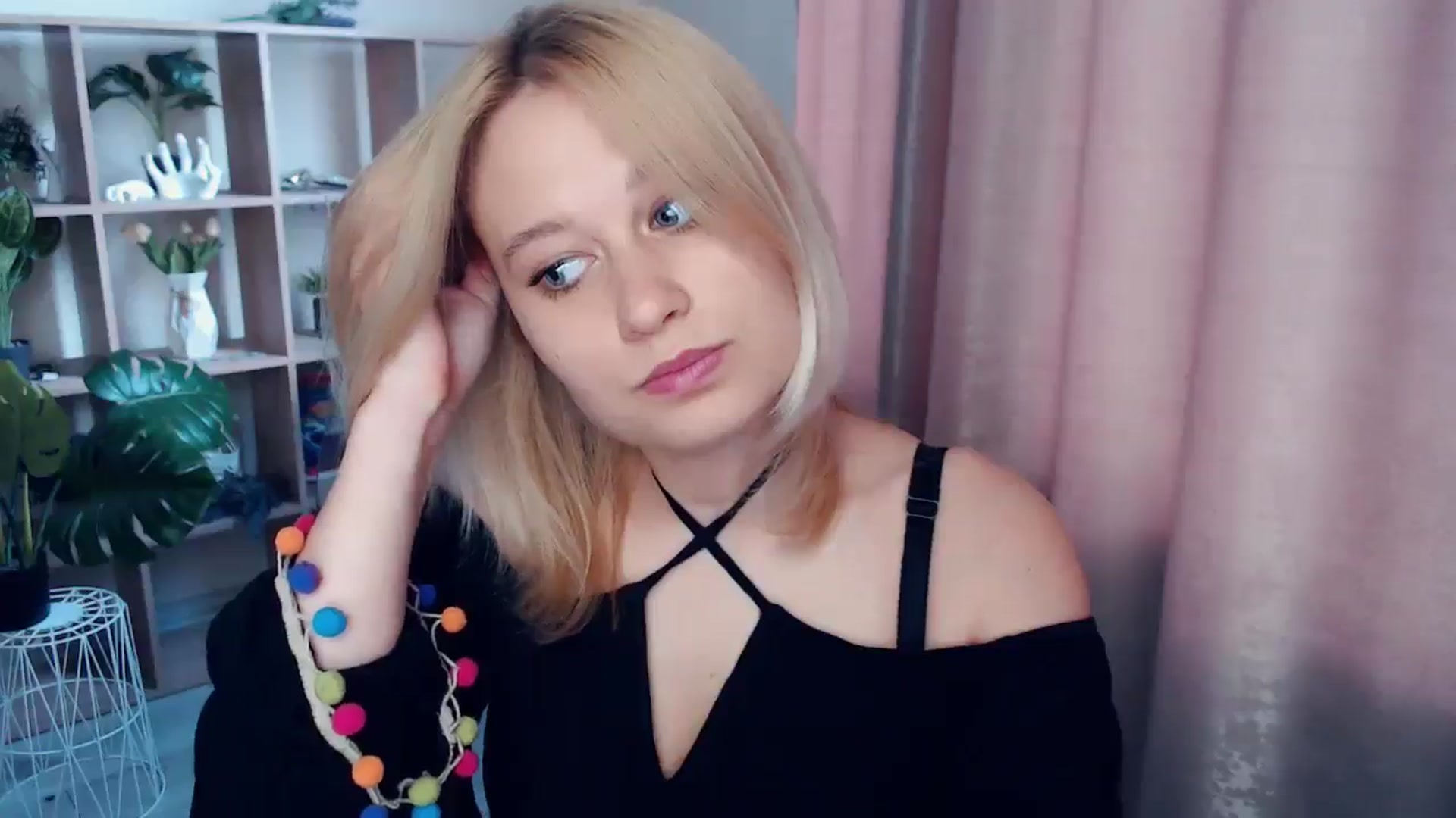 Gallery image thumbnail from Kukla_kolduna's myfreecams stream on, 05/15/2025, 15:49 image 6 of 20