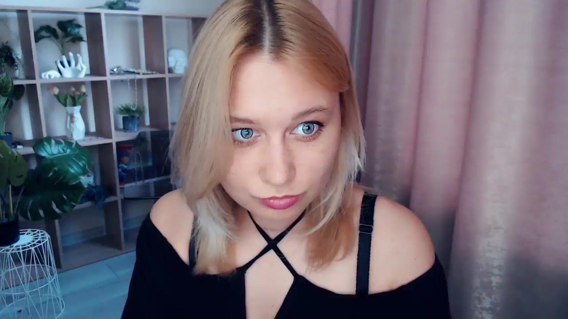 Gallery image thumbnail from Kukla_kolduna's myfreecams stream on, 05/15/2025, 15:49 image 9 of 20