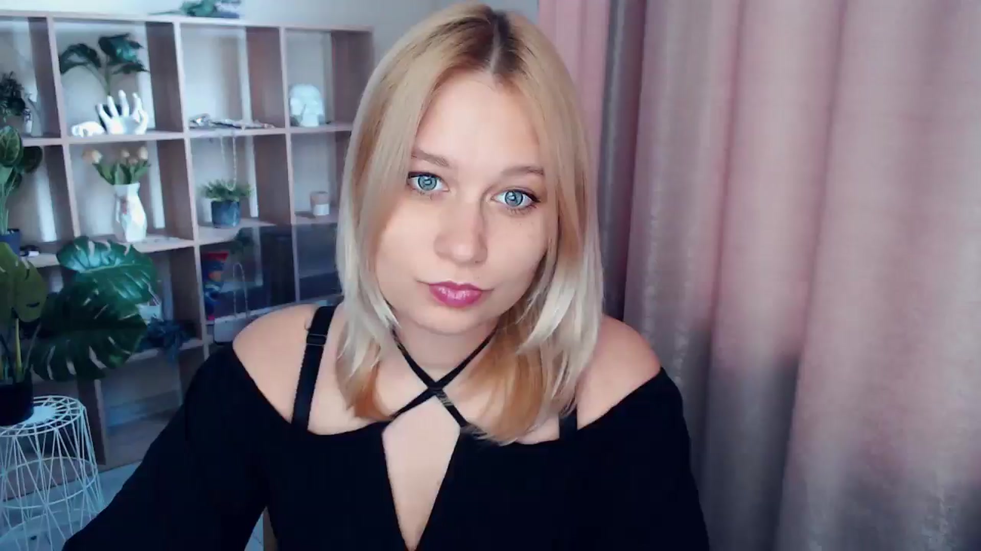 Gallery image thumbnail from Kukla_kolduna's myfreecams stream on, 05/15/2025, 15:49 image 3 of 20
