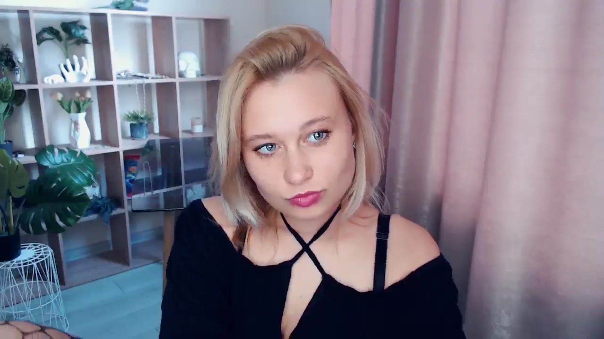 Gallery image thumbnail from Kukla_kolduna's myfreecams stream on, 05/15/2025, 15:49 image 17 of 20