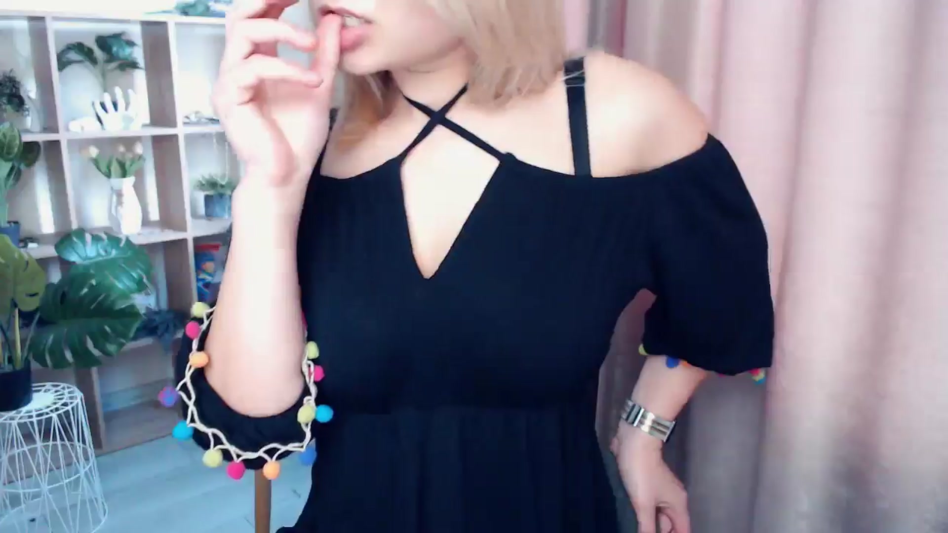 Gallery image thumbnail from Kukla_kolduna's myfreecams stream on, 05/15/2025, 15:49 image 13 of 20