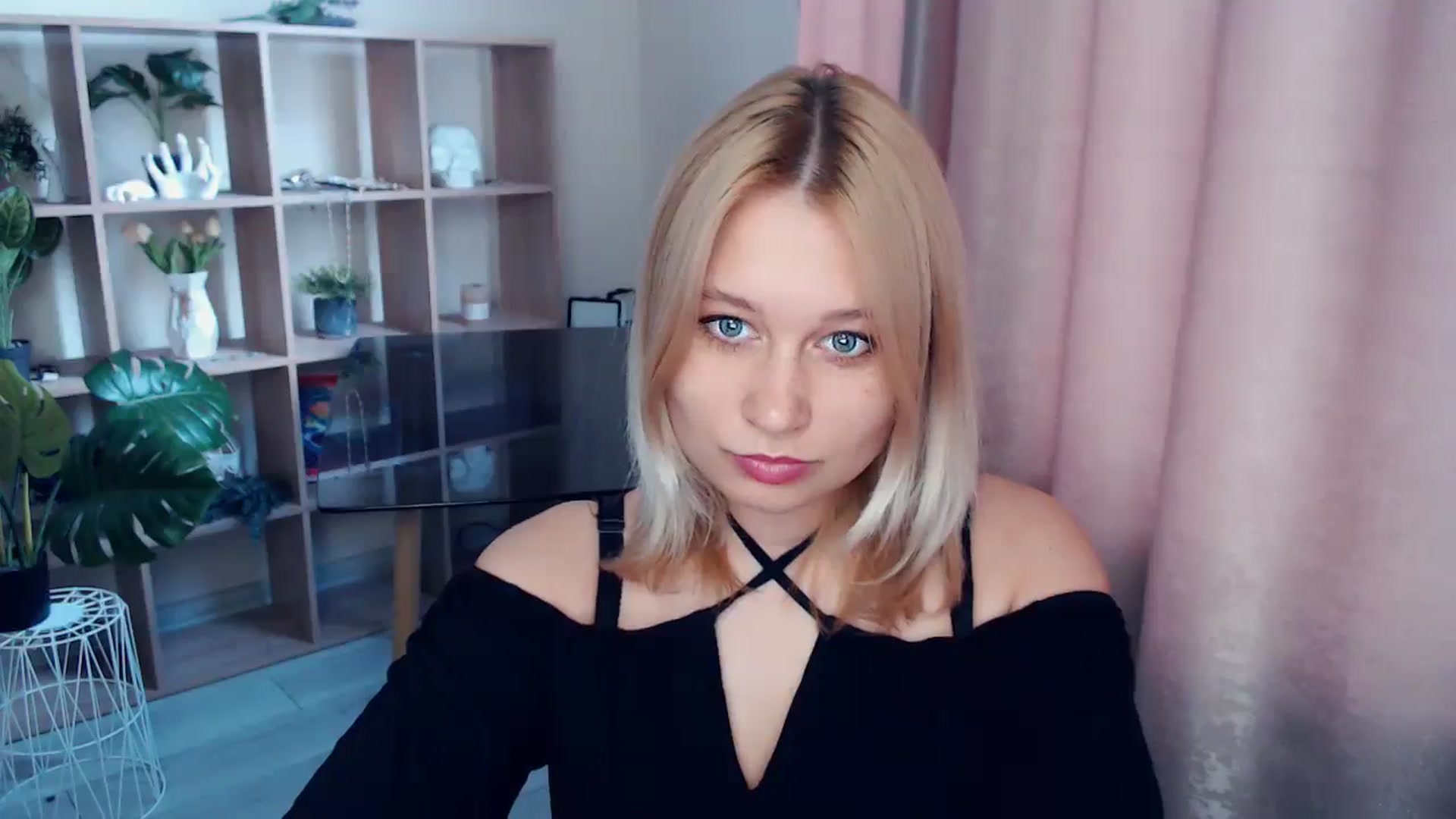 Gallery image thumbnail from Kukla_kolduna's myfreecams stream on, 05/15/2025, 15:49 image 8 of 20