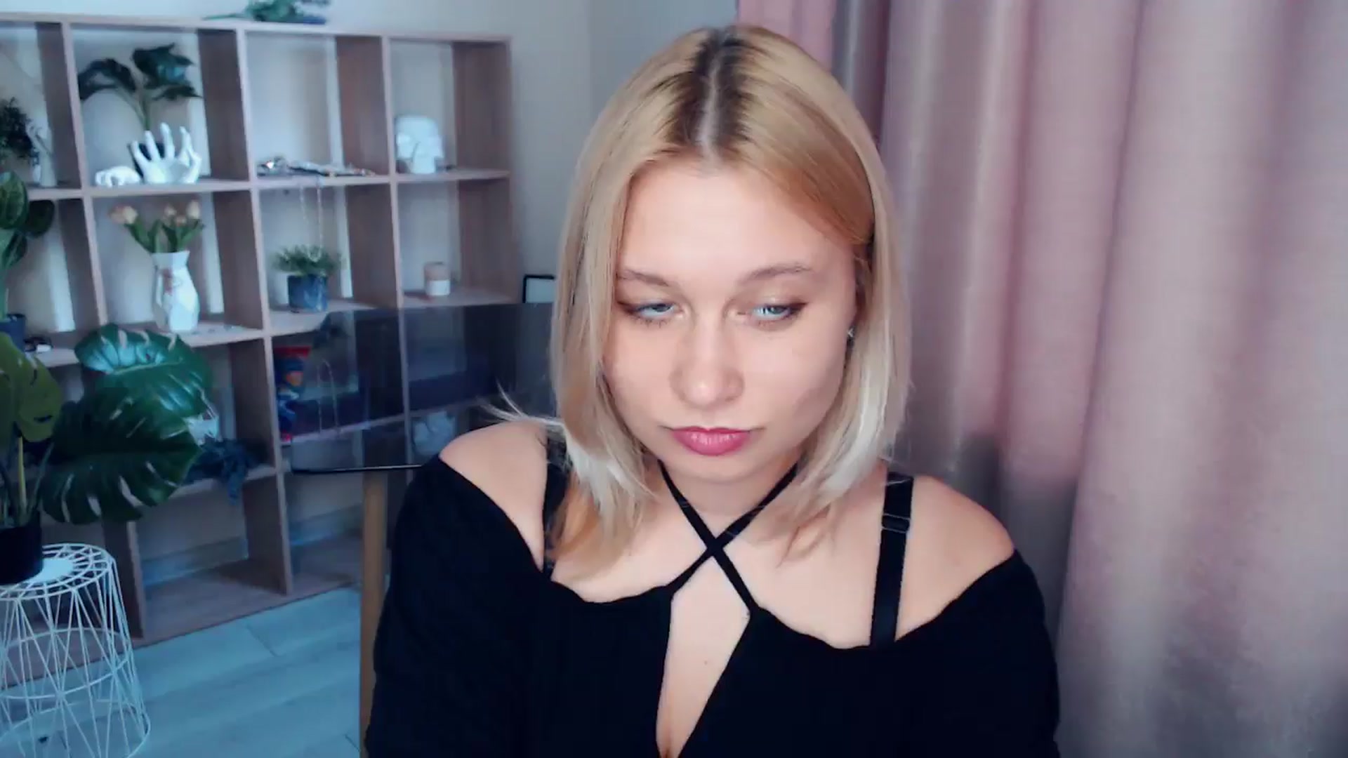 Gallery image thumbnail from Kukla_kolduna's myfreecams stream on, 05/15/2025, 16:26 image 9 of 20