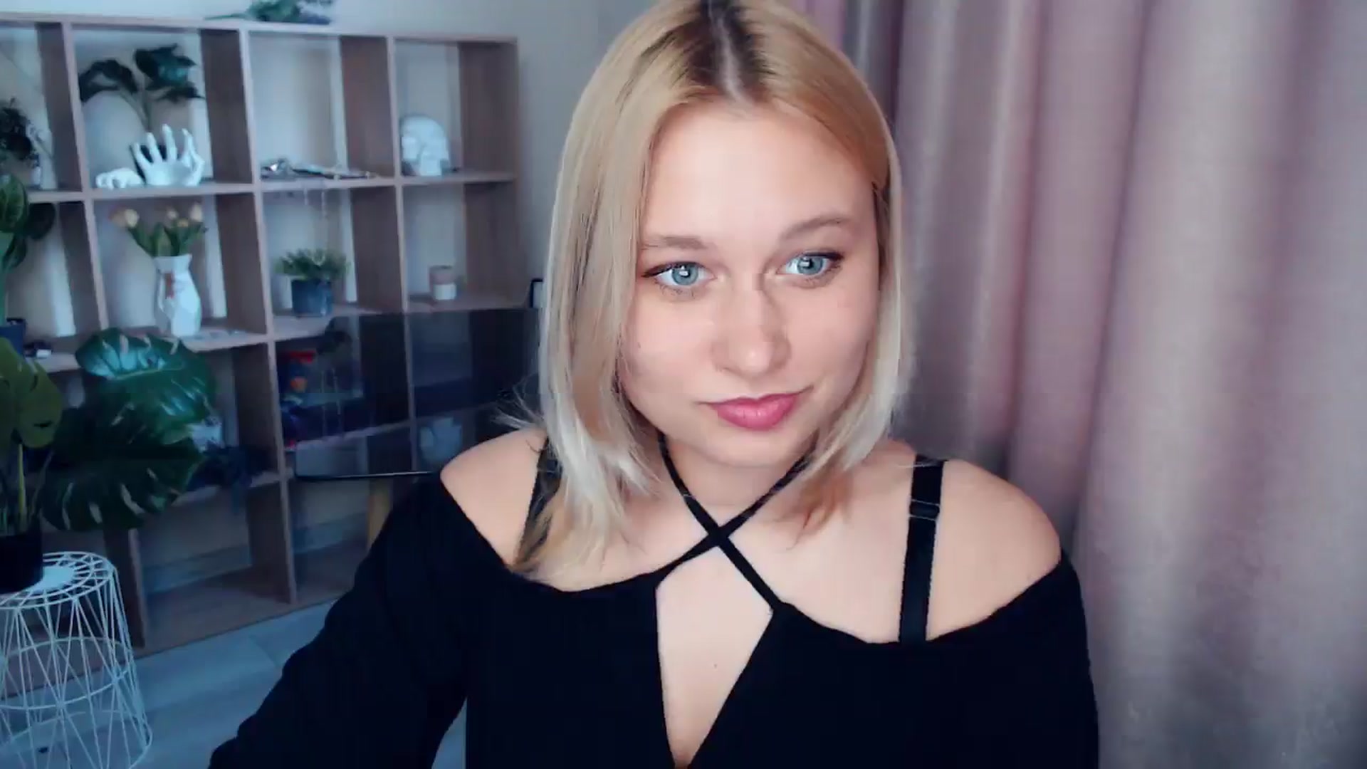 Gallery image thumbnail from Kukla_kolduna's myfreecams stream on, 05/15/2025, 16:26 image 7 of 20
