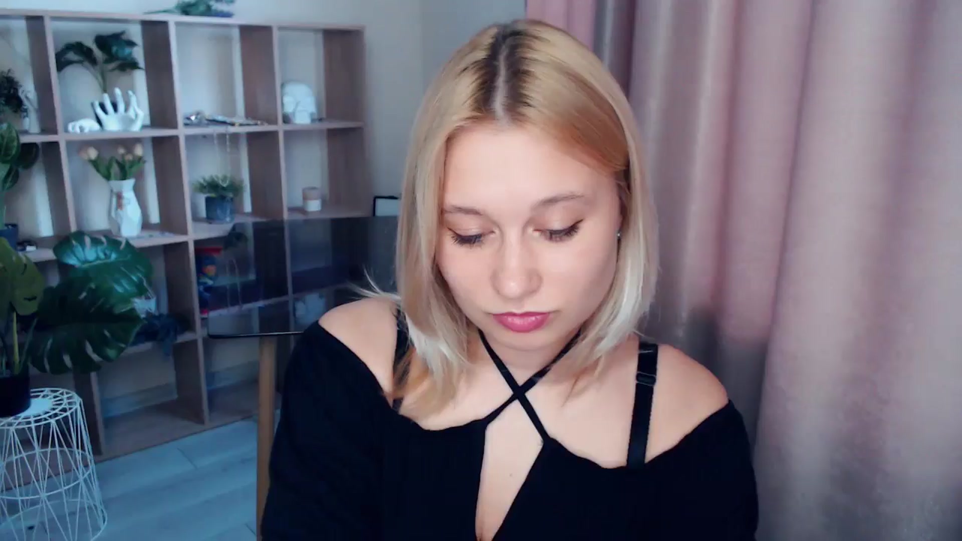Gallery image thumbnail from Kukla_kolduna's myfreecams stream on, 05/15/2025, 16:26 image 8 of 20