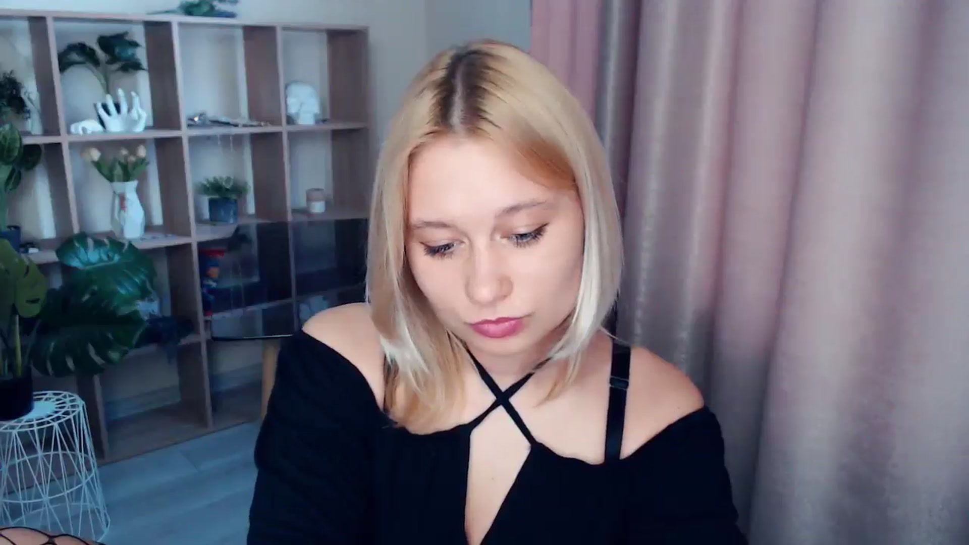 Gallery image thumbnail from Kukla_kolduna's myfreecams stream on, 05/15/2025, 16:26 image 2 of 20