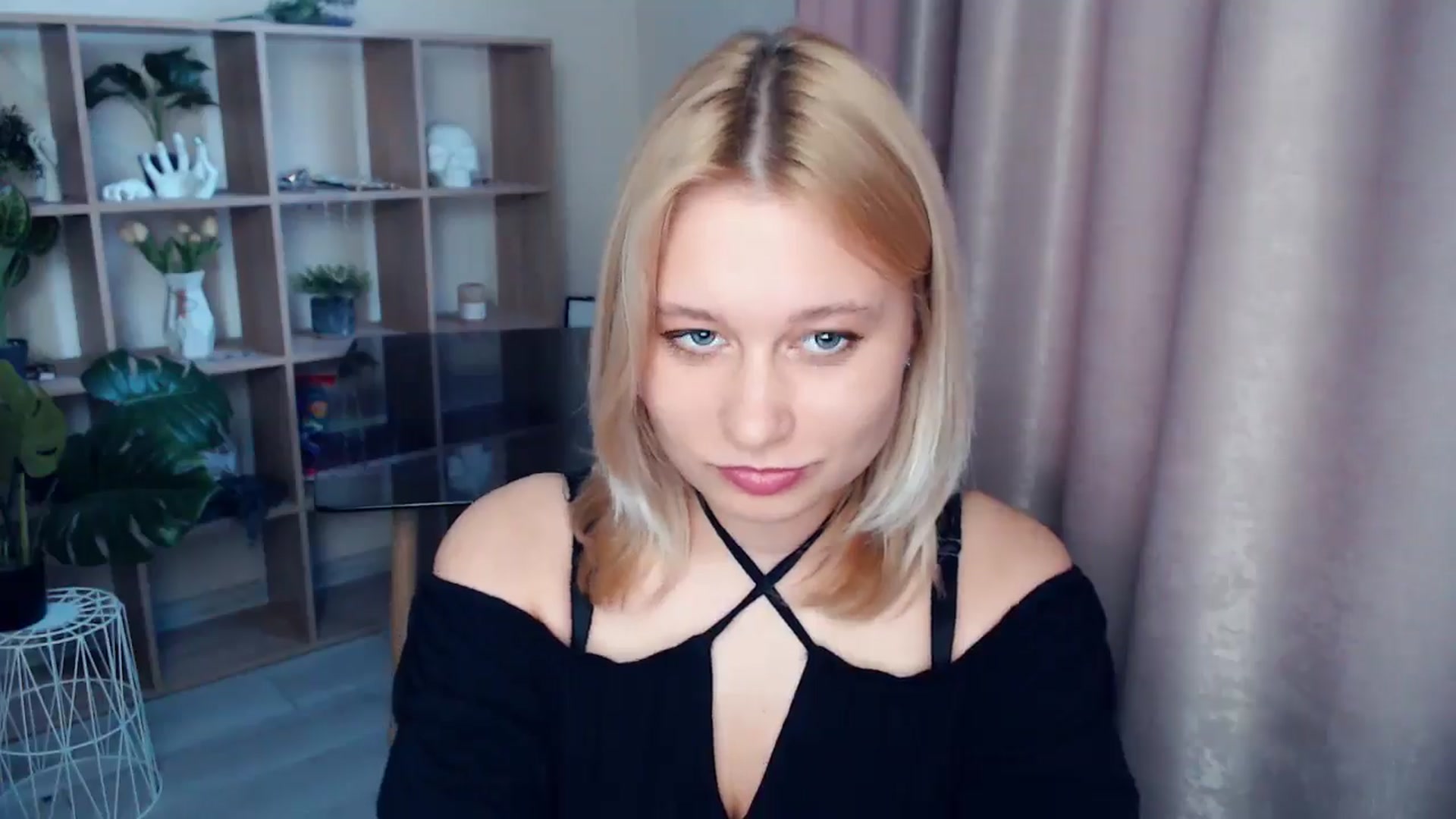 Gallery image thumbnail from Kukla_kolduna's myfreecams stream on, 05/15/2025, 16:26 image 18 of 20